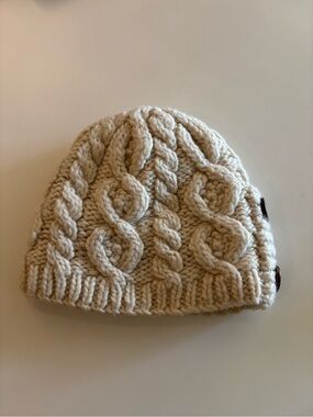 Women’s Cream Wool Blend Cable-Knit Beanie with Side Button Detail
